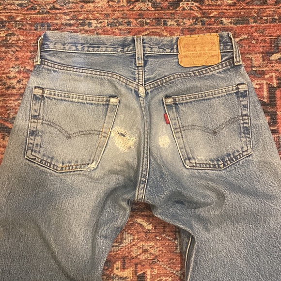Vintage Levis 501s in Medium Wash - Picture 5 of 11